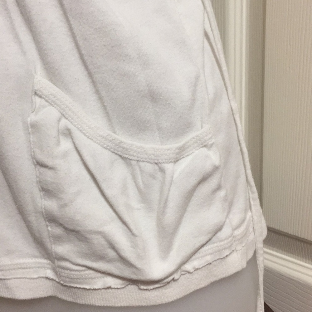 White Top - Picture 2 of 2